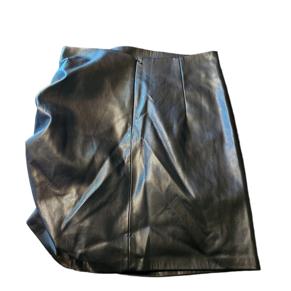 Zara black faux leather high waist short skirt - Picture 3 of 7
